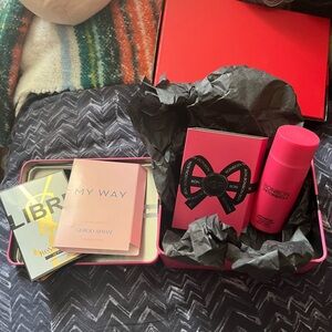 Victor & Rolf Bon Bon lotion gift set. Includes additional samples